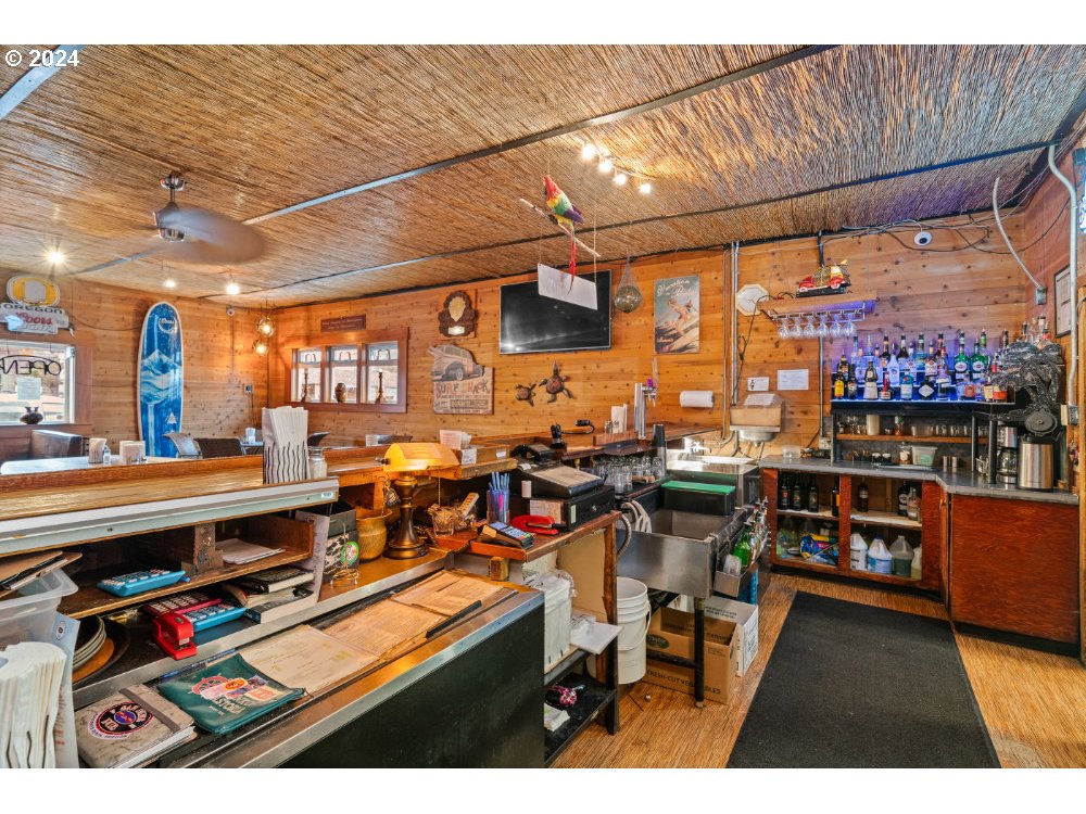 Manzanita, Oregon 97130, United States, ,Commercial,Active,45727