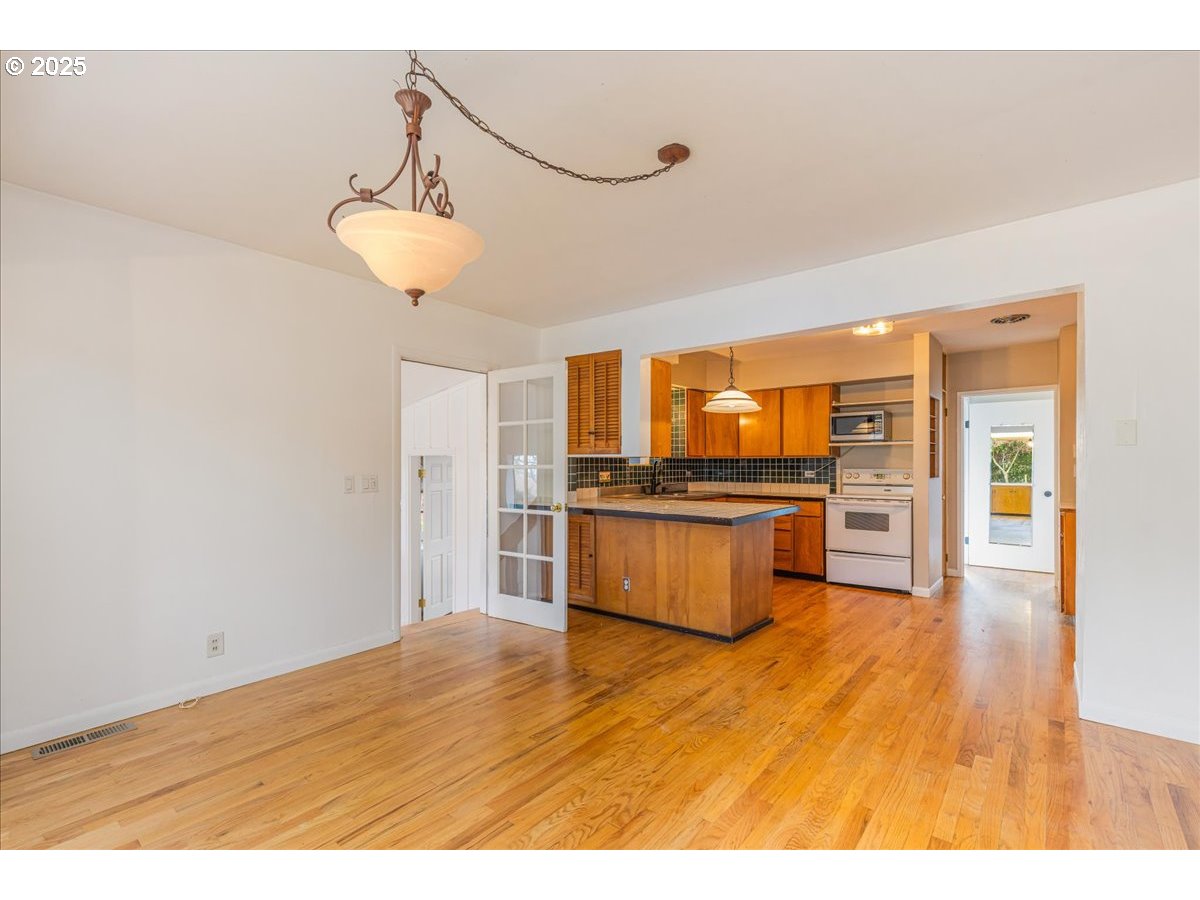 Hillsboro, Oregon 97123, United States, 2 Bedrooms Bedrooms, ,1 BathroomBathrooms,Residential,Active,247948