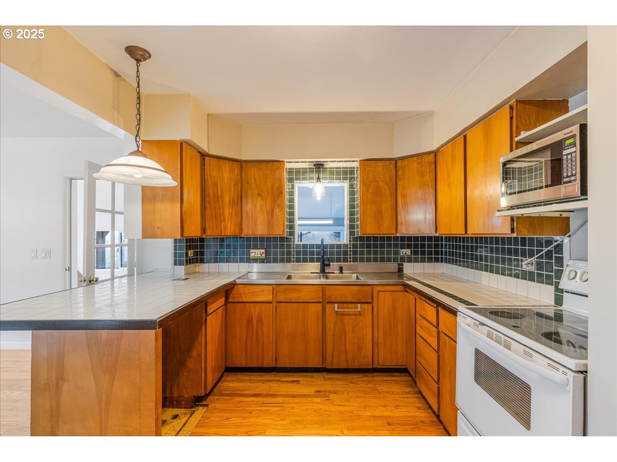 Hillsboro, Oregon 97123, United States, 2 Bedrooms Bedrooms, ,1 BathroomBathrooms,Residential,Active,247948