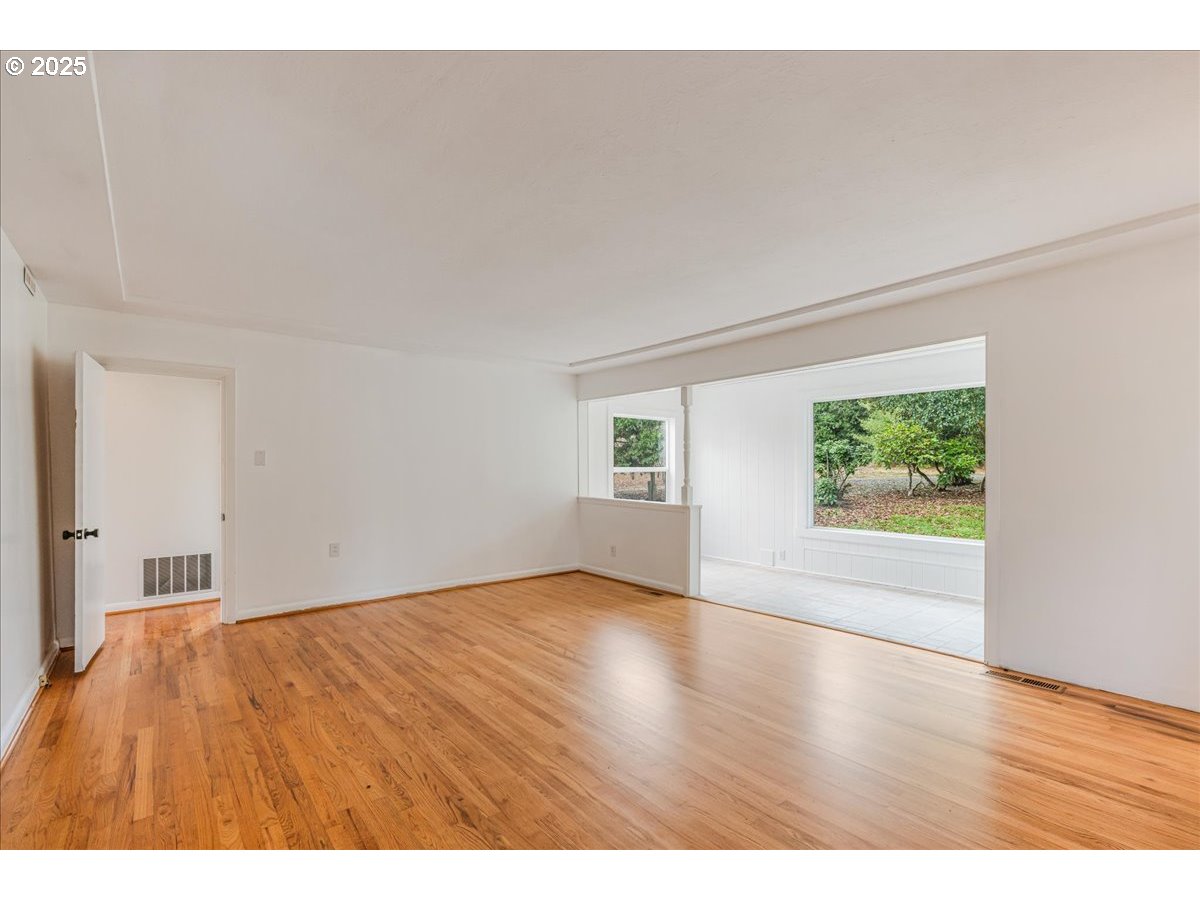 Hillsboro, Oregon 97123, United States, 2 Bedrooms Bedrooms, ,1 BathroomBathrooms,Residential,Active,247948