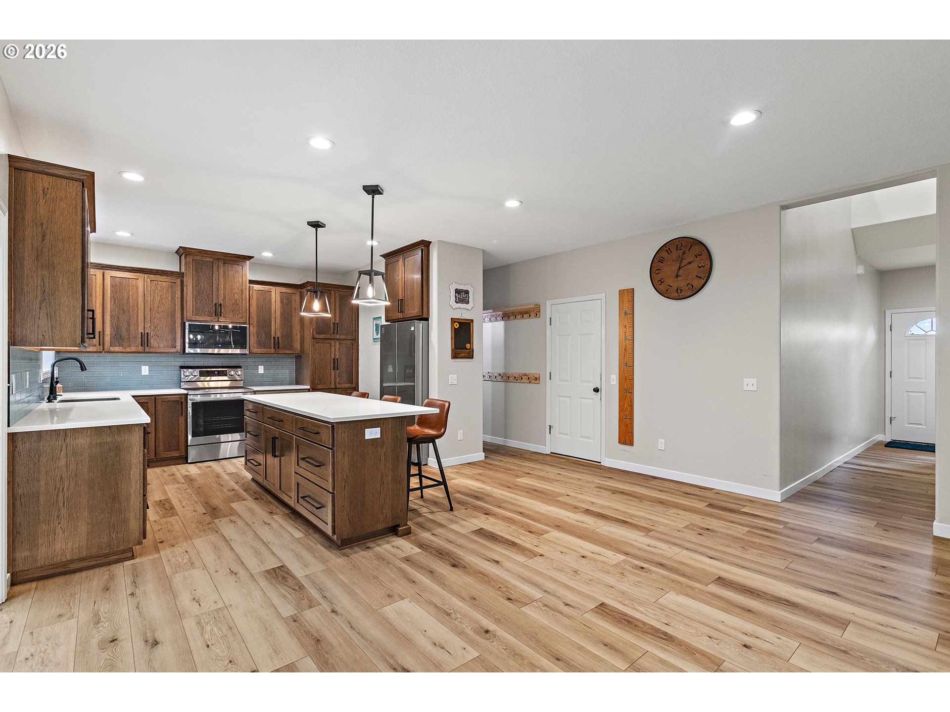 405 BLUE JAY AVE