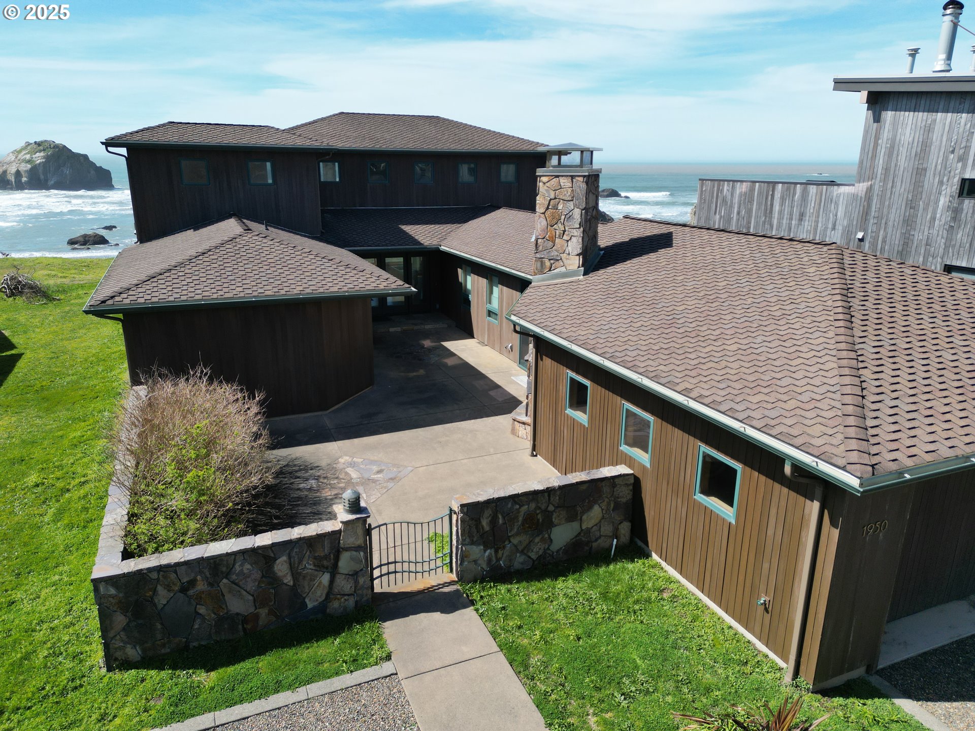 1950 BEACH LOOP DR