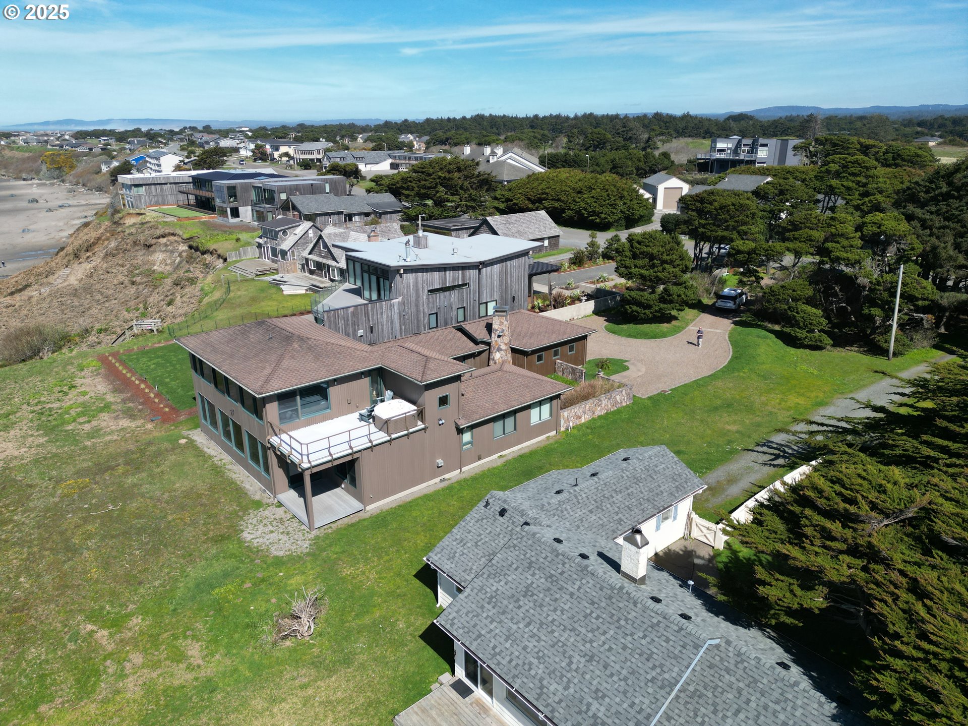 1950 BEACH LOOP DR