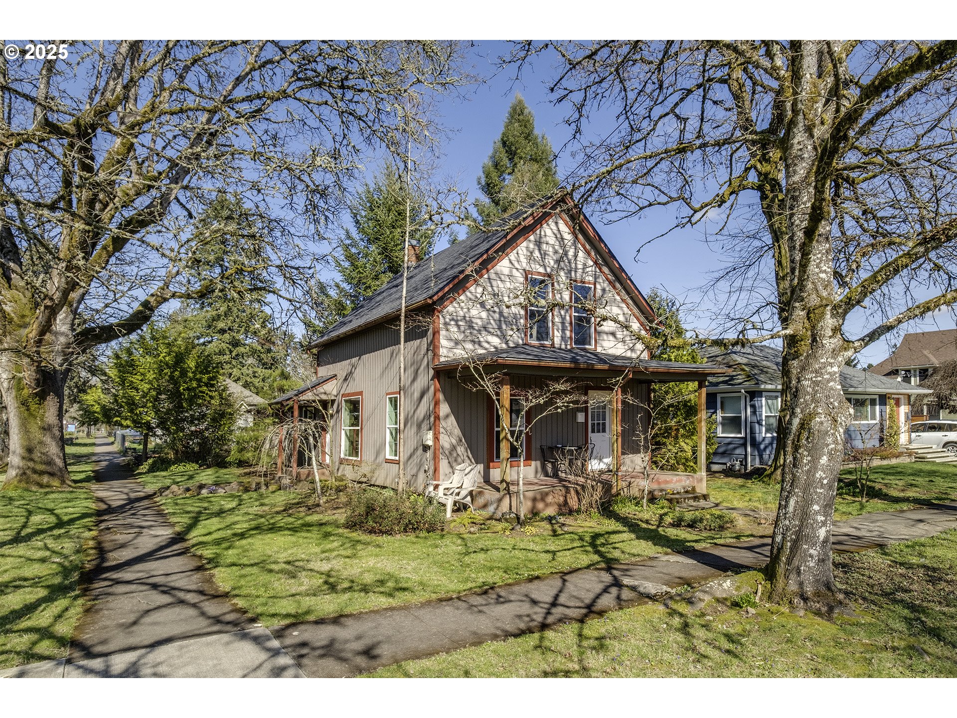 2403 15TH AVE