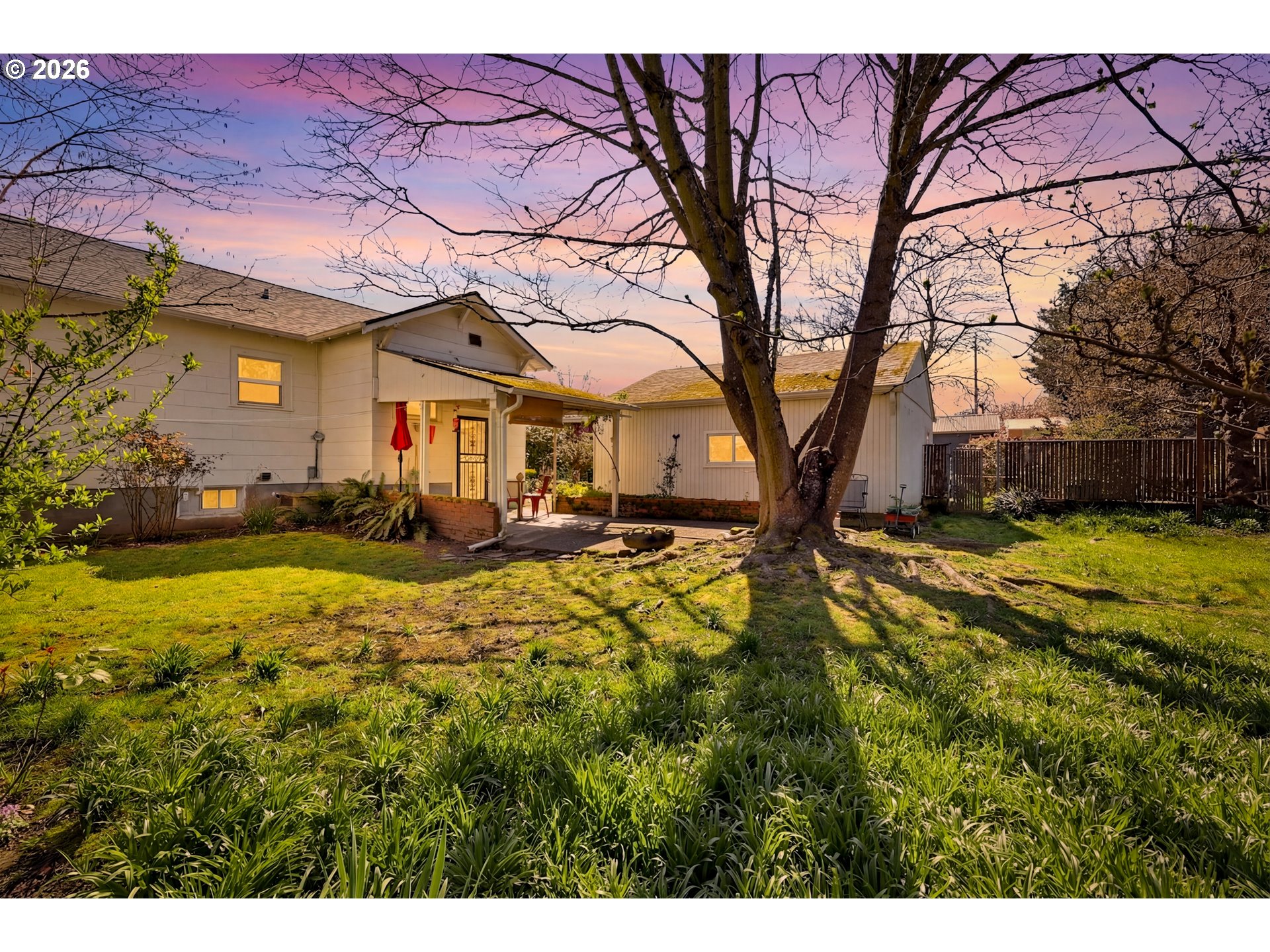 8951 N VAN HOUTEN AVE