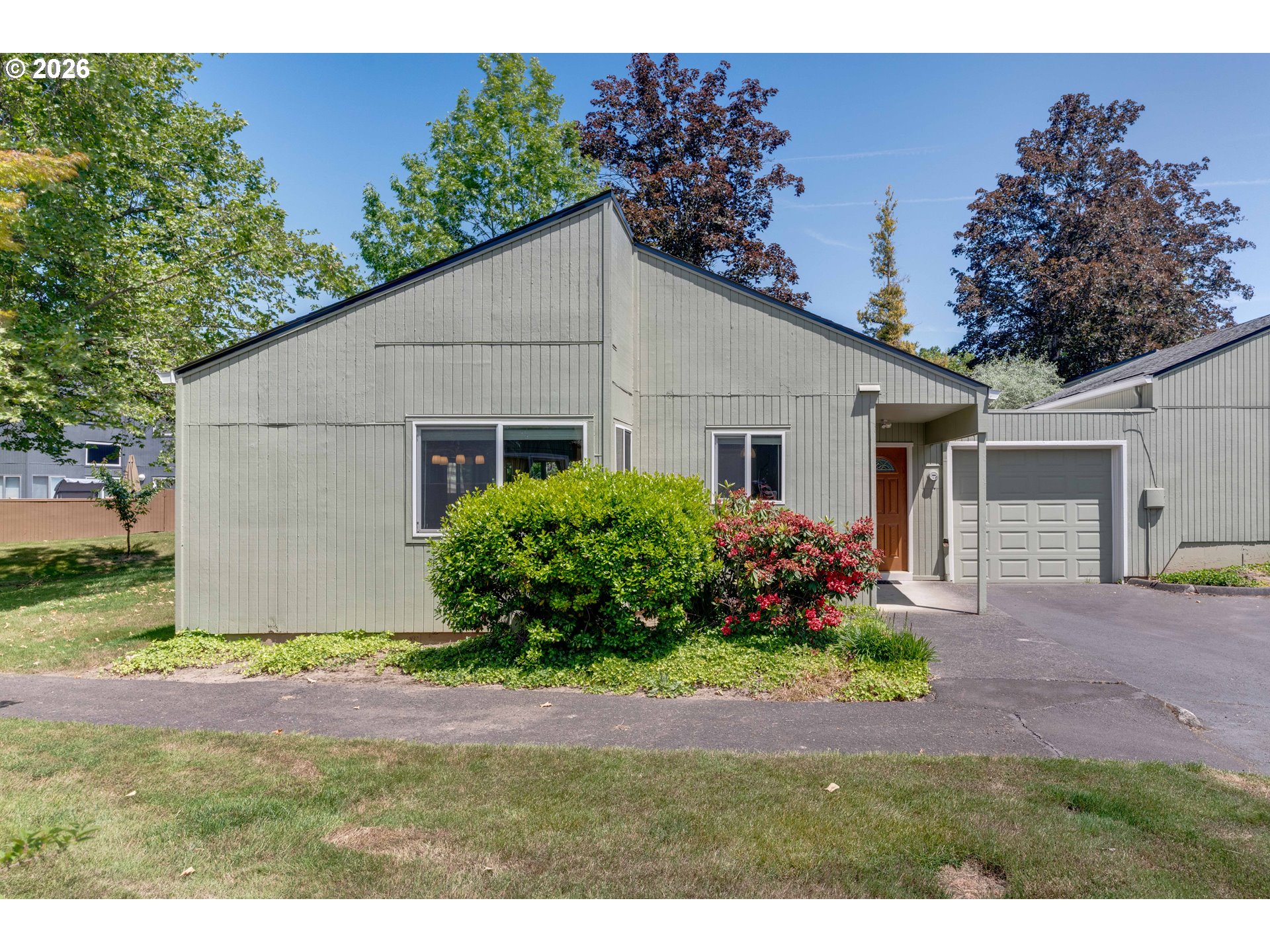 1648 NW ROLLING HILL DR
