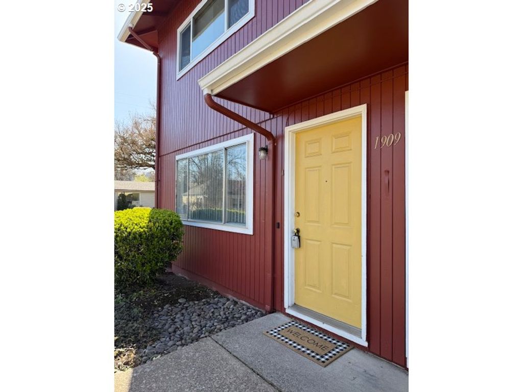listing image 0