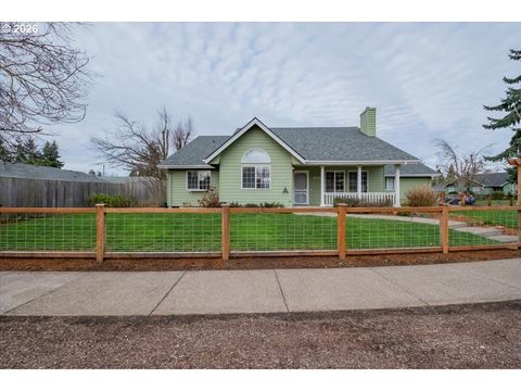 5718 E ST Springfield OR 97477