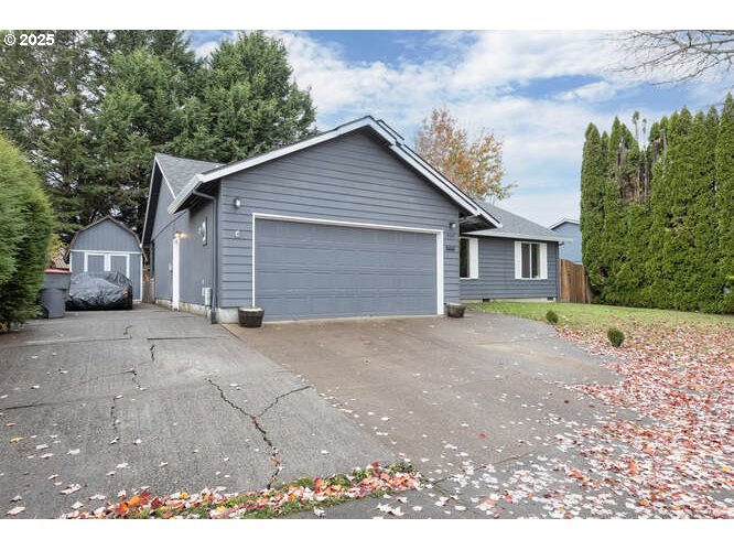 McMinnville, Oregon 97128, United States, 3 Bedrooms Bedrooms, ,2 BathroomsBathrooms,Residential,Active,242306