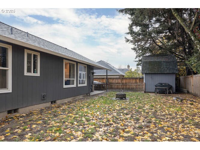 McMinnville, Oregon 97128, United States, 3 Bedrooms Bedrooms, ,2 BathroomsBathrooms,Residential,Active,242306