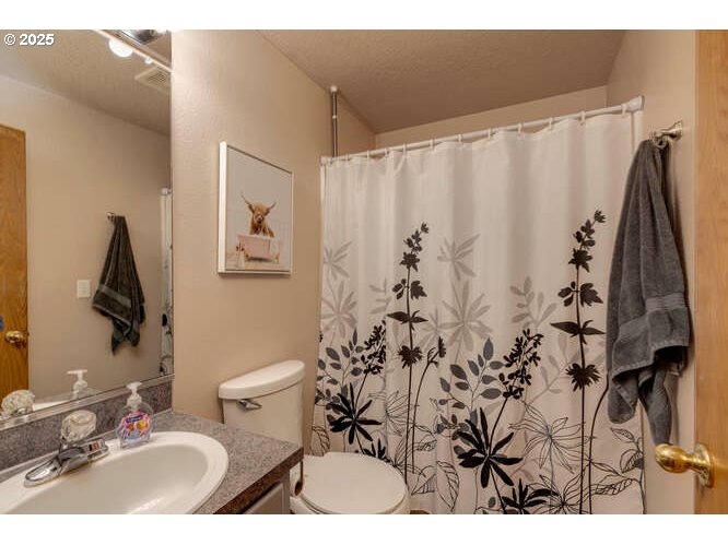 McMinnville, Oregon 97128, United States, 3 Bedrooms Bedrooms, ,2 BathroomsBathrooms,Residential,Active,242306