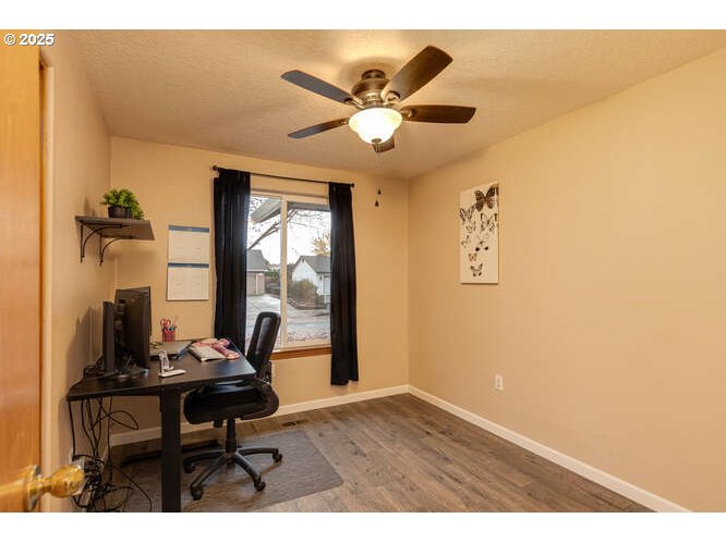 McMinnville, Oregon 97128, United States, 3 Bedrooms Bedrooms, ,2 BathroomsBathrooms,Residential,Active,242306