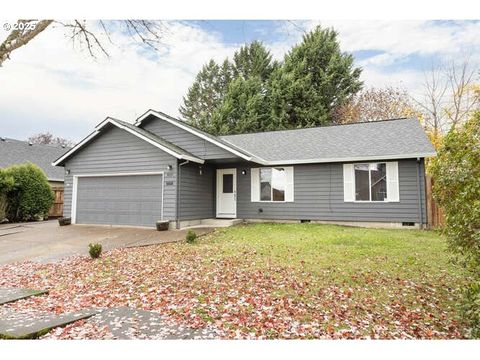 Photo of 959 SW Oriole St, McMinnville, OR 97128 (MLS # 340458877)