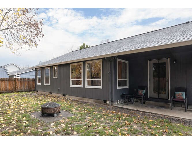 McMinnville, Oregon 97128, United States, 3 Bedrooms Bedrooms, ,2 BathroomsBathrooms,Residential,Active,242306