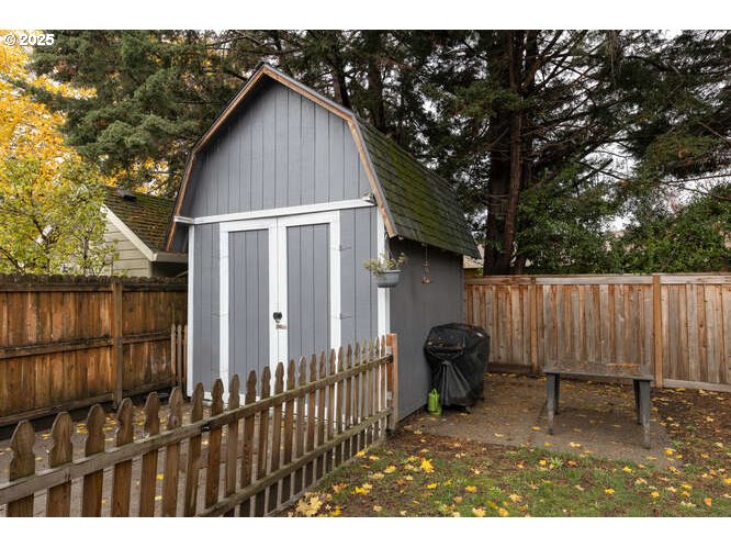 McMinnville, Oregon 97128, United States, 3 Bedrooms Bedrooms, ,2 BathroomsBathrooms,Residential,Active,242306