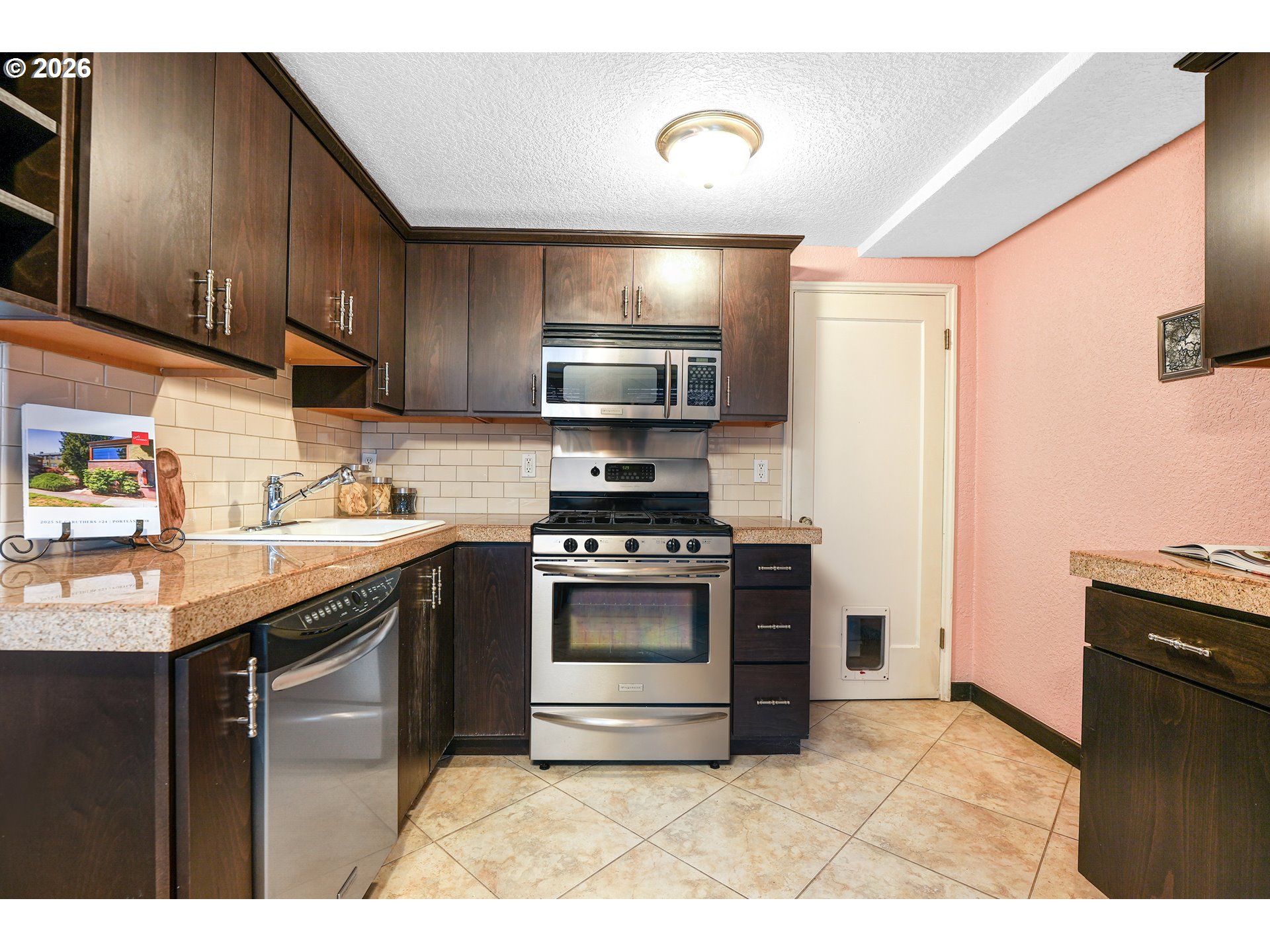 2025 SE CARUTHERS ST 24