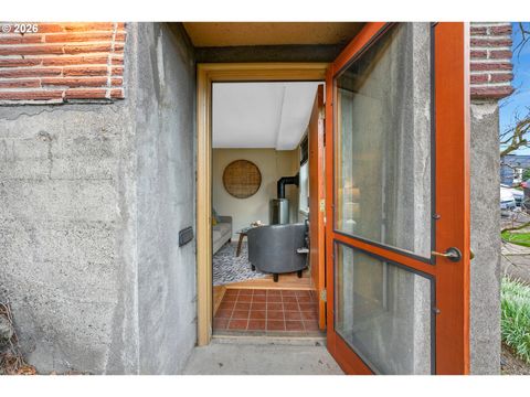 2025 SE CARUTHERS ST 24 Portland OR 97214