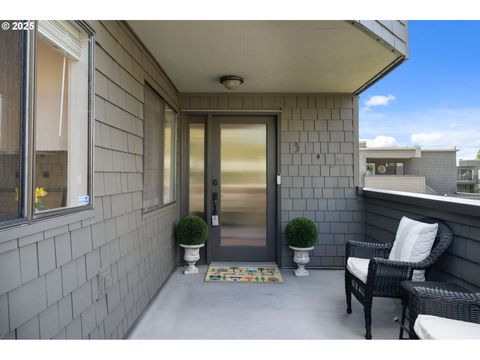 5620 S RIVERSIDE LN 3 Portland OR 97239