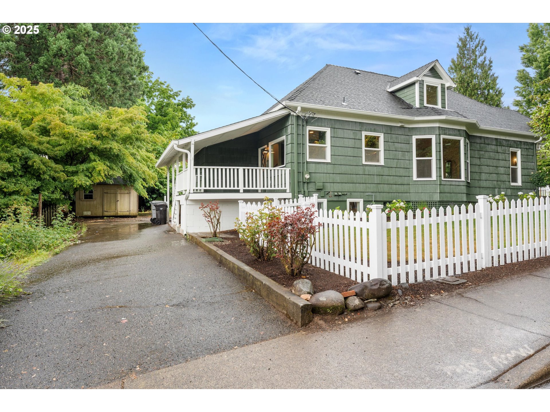 2089 5TH AVE