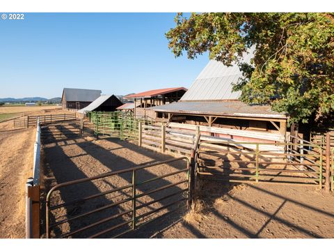 A home in Roseburg