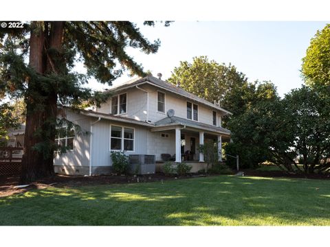 A home in Roseburg