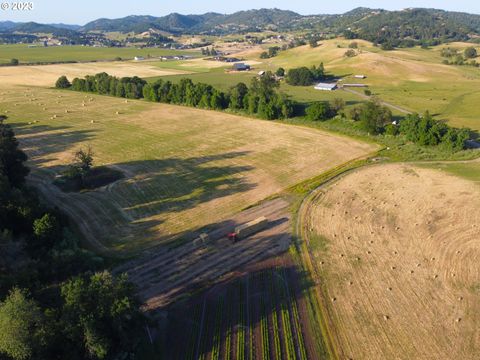 A home in Roseburg