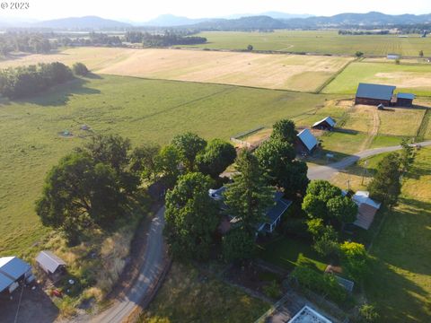 A home in Roseburg