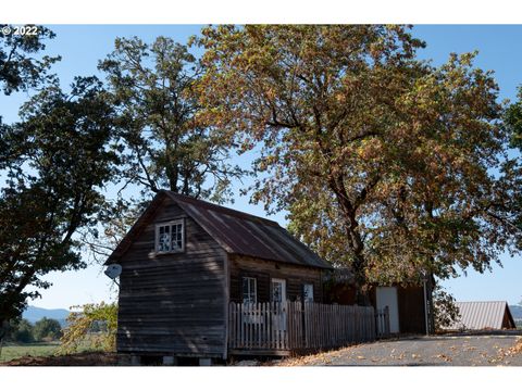 A home in Roseburg