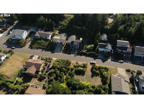 A home in Coos Bay