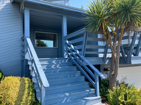 A home in Coos Bay