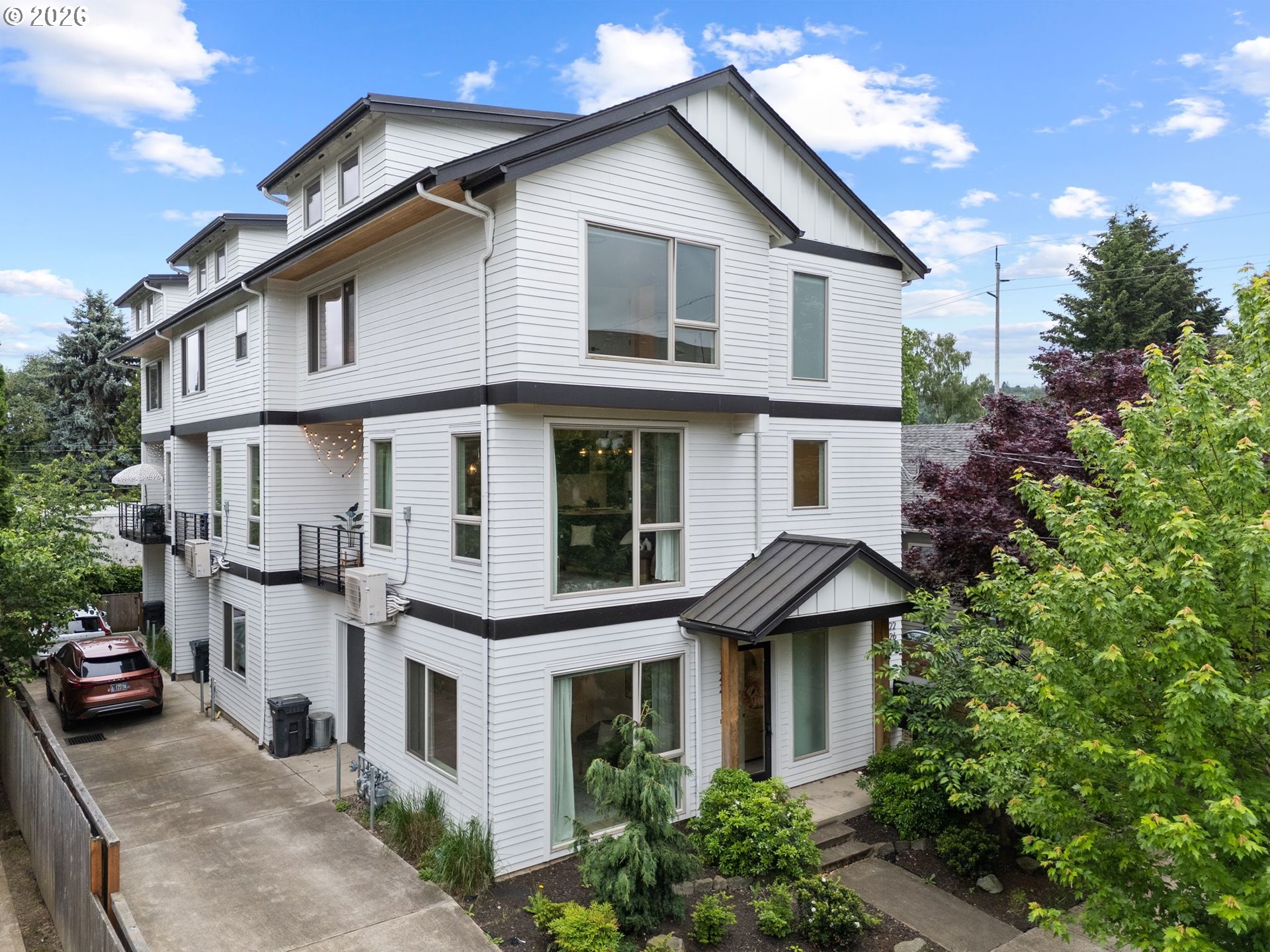 1122 SE TENINO ST