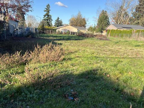 1609 HARDCASTLE AVE Woodburn OR 97071