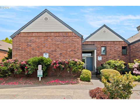 Photo of 14811 NE Sacramento St #92, Portland, OR 97230 (MLS # 635086198)