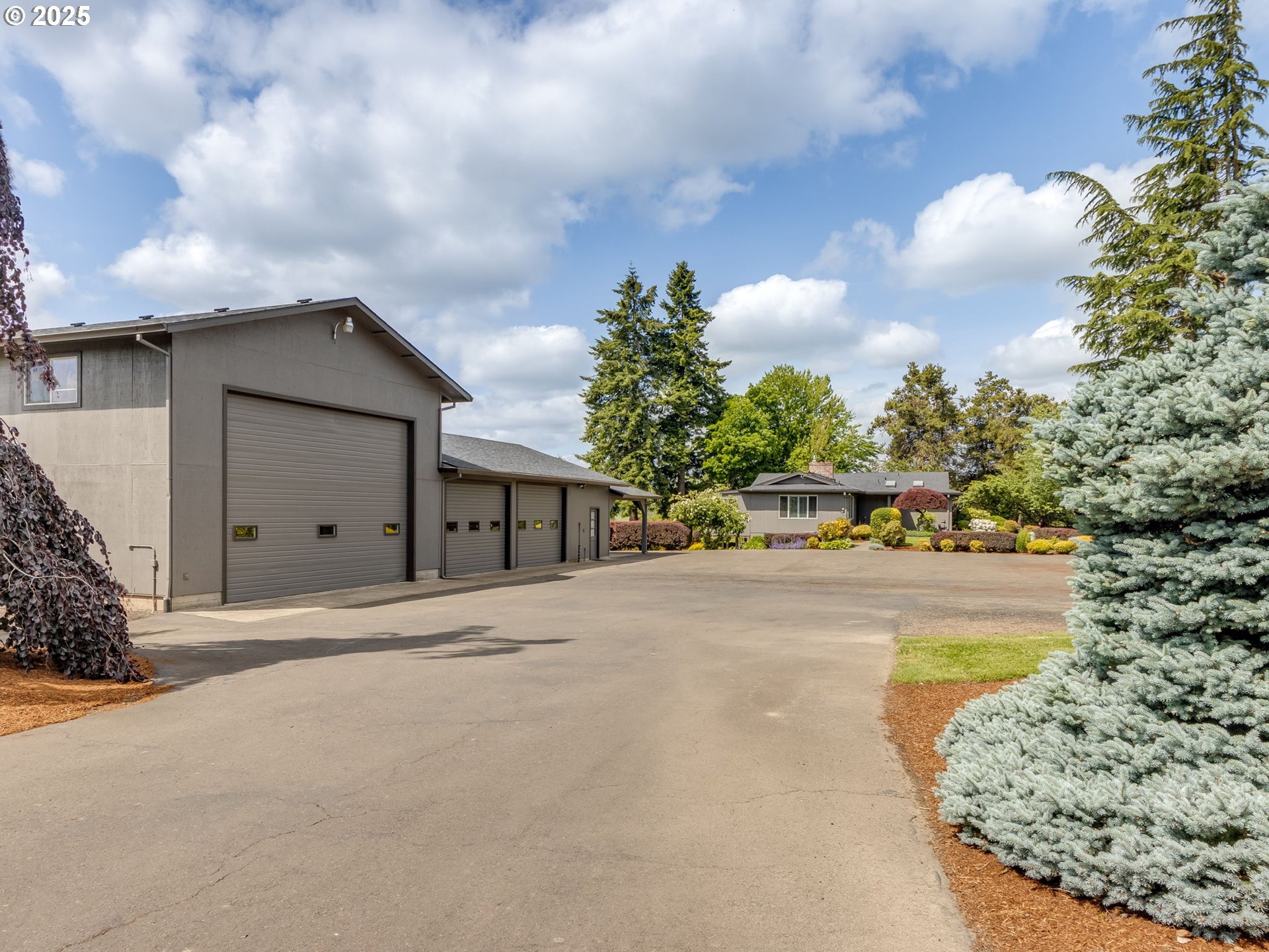 9060 S HIGHWAY 211