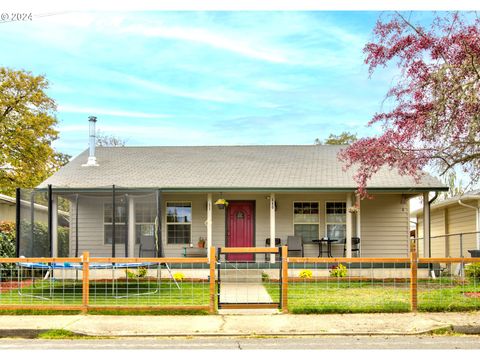 A home in Roseburg