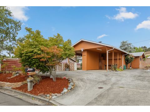 1854 NW FINCH CT Roseburg OR 97471
