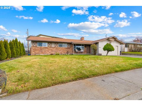 Photo of 1004 SW 33rd St, Pendleton, OR 97801 (MLS # 423215126)