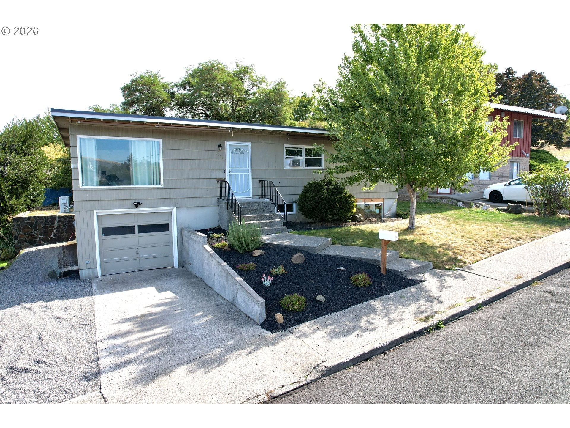 1106 OREGON ST