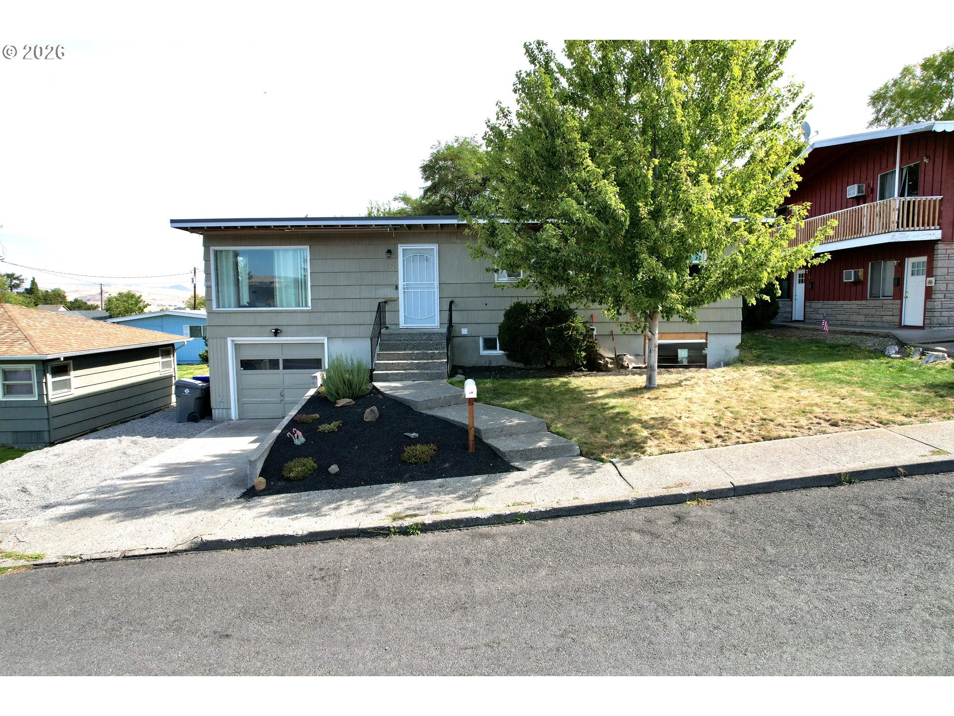 1106 OREGON ST