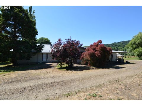 A home in Grays River