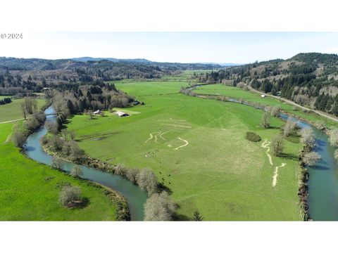 A home in Grays River