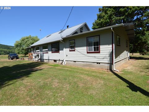 A home in Grays River