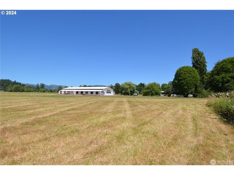 A home in Grays River