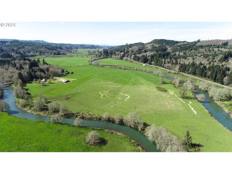 A home in Grays River