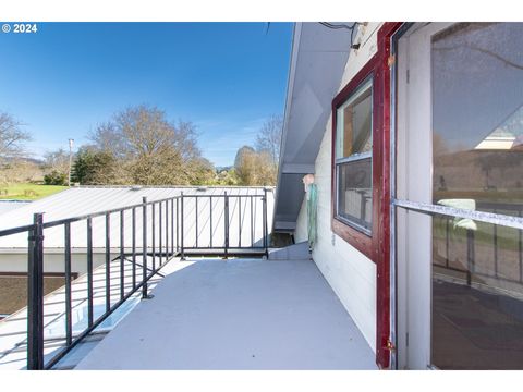 A home in Grays River