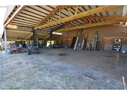 A home in Grays River