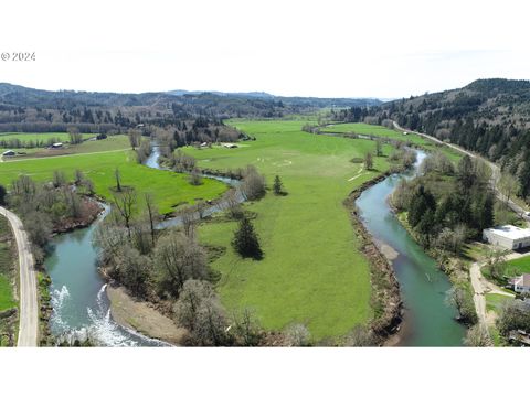 A home in Grays River