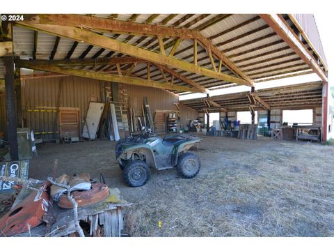 A home in Grays River