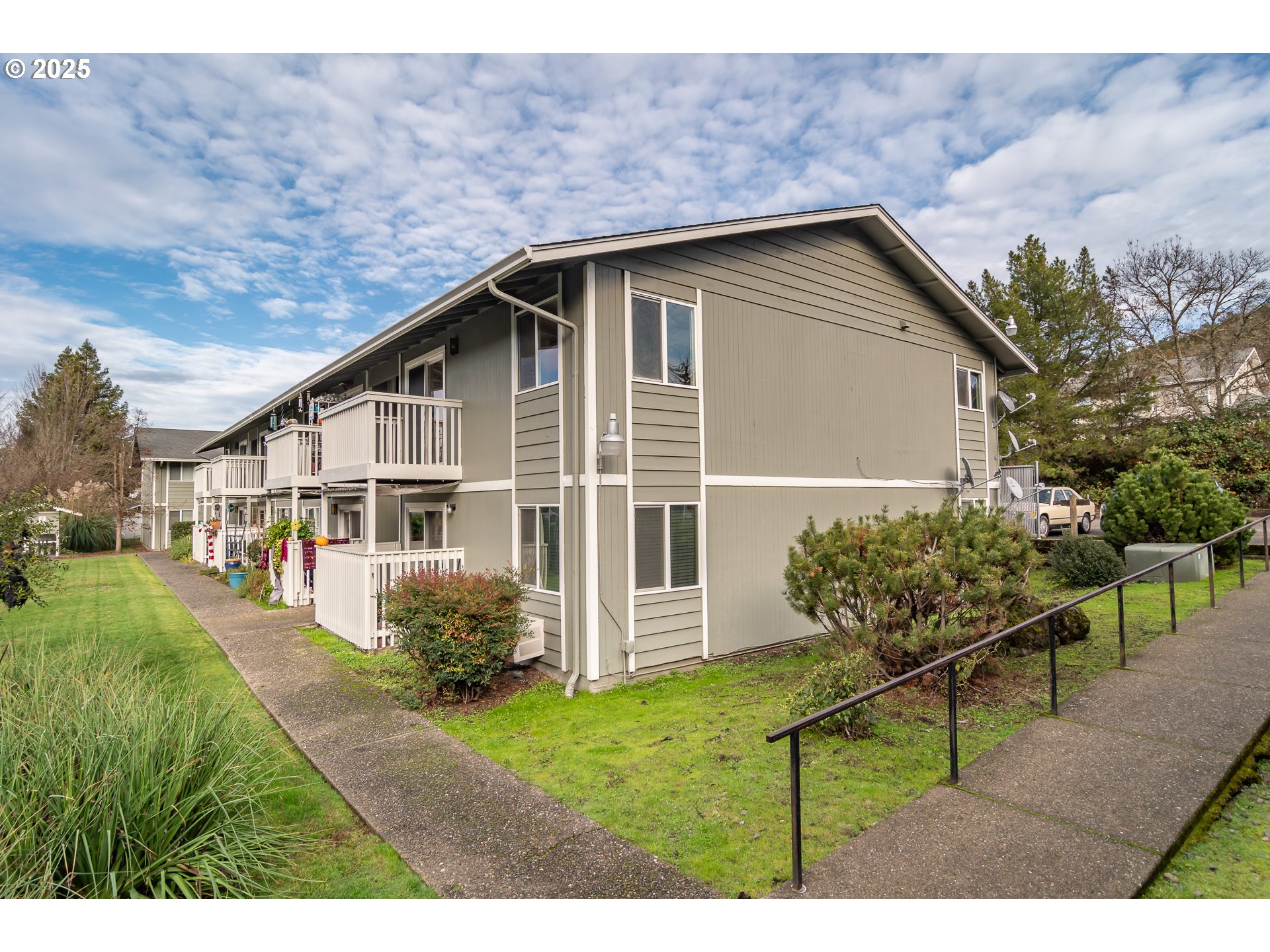 Photo 1 of 40 — 885 NE SUNSET ST 26, Roseburg, OR 97470