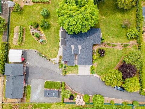 A home in Boring